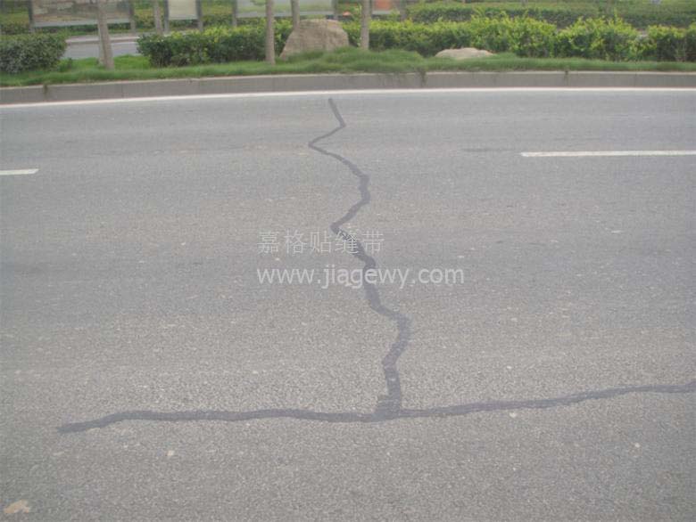 滁州道路裂缝贴缝带处理效果