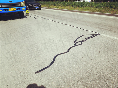 公路贴缝带