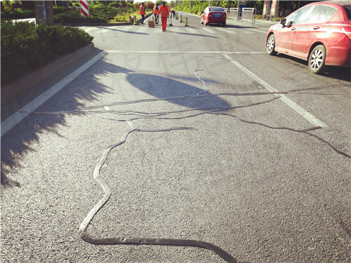 公路裂缝处理