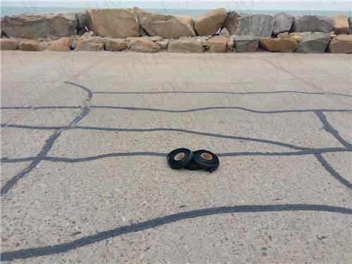 嘉格沥青路面贴缝带是市政道路与乡村道路裂缝修补材料