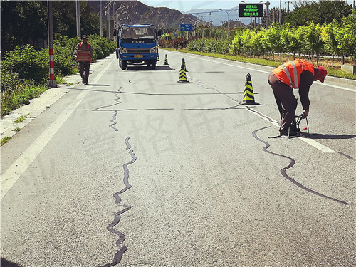 道路贴缝带价格高低与质量有关吗?