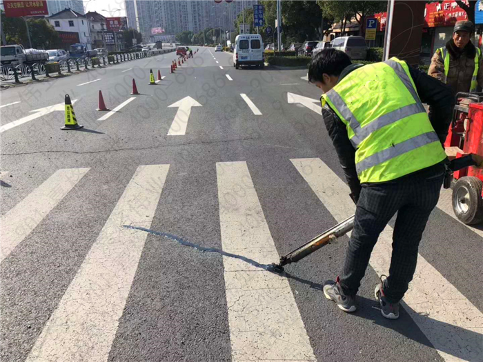 浅谈道路灌缝胶价格和价值