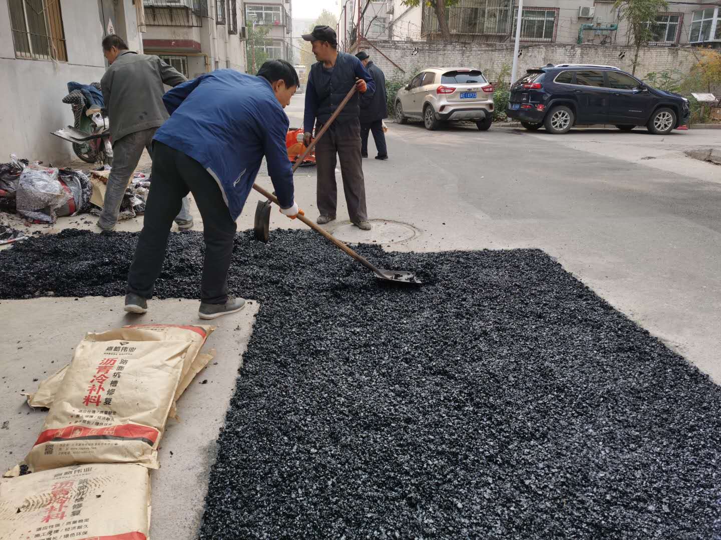 沥青冷补料长期存放不影响使用的方法