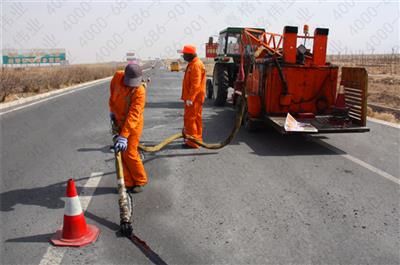 针对道路路面裂缝,应采取什么样的嘉格灌缝胶进行灌缝处理呢？
